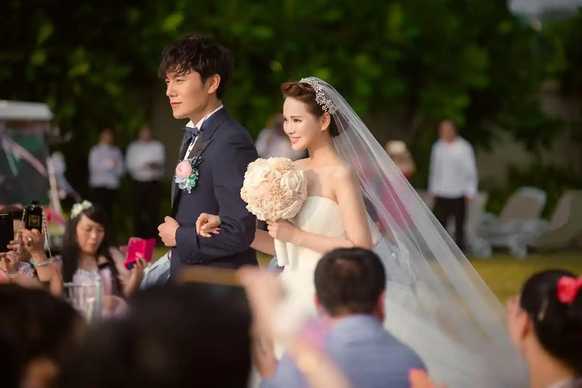 伊能静与秦昊 呈现超梦幻海外婚礼