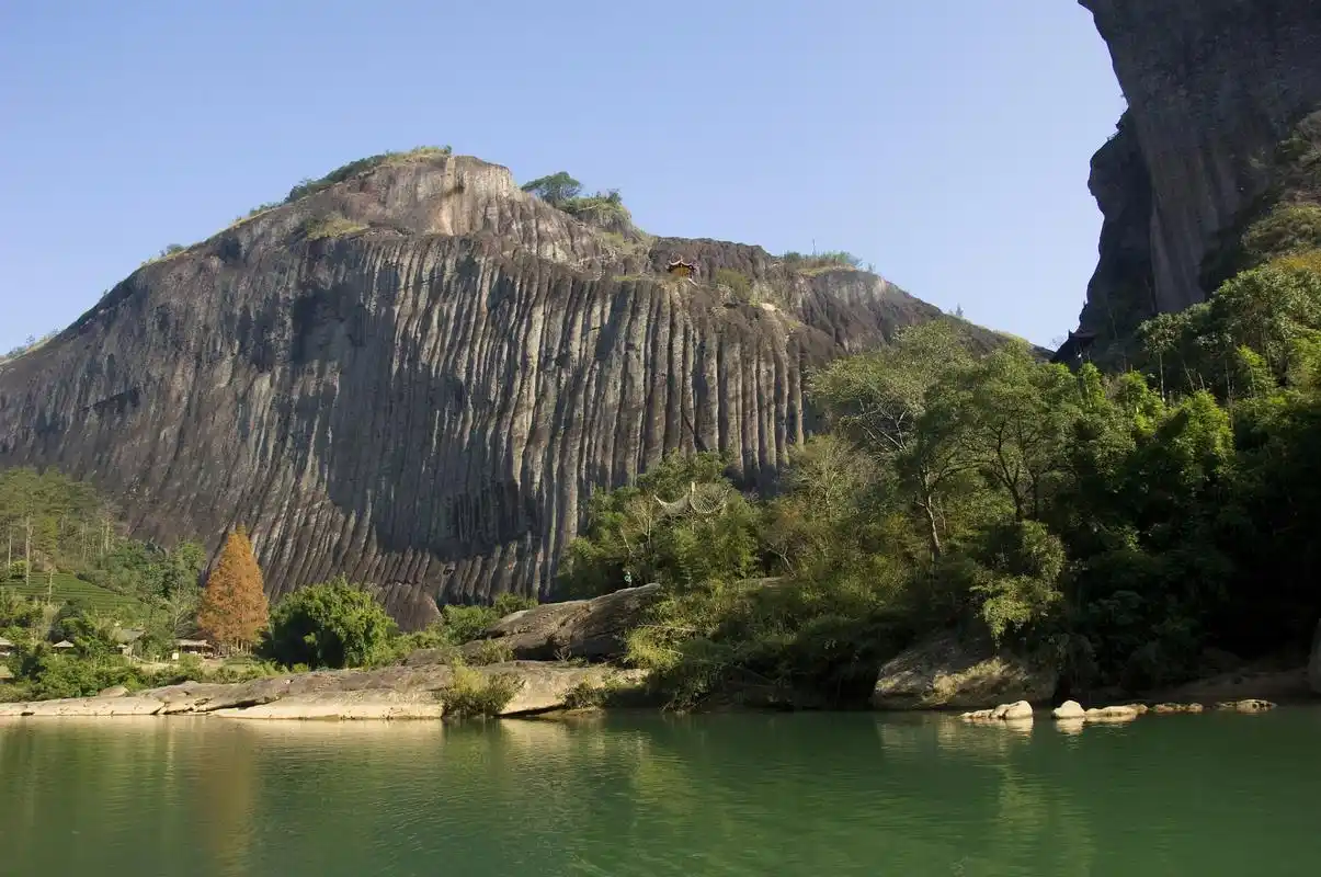 我给大家介绍一个国家5a级旅游景区:上饶市龟峰景区.