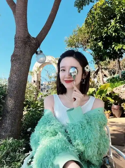 唐艺昕晒洱海边度假照,33岁状态超好,网友:美得过分_张若昀_大理_云南