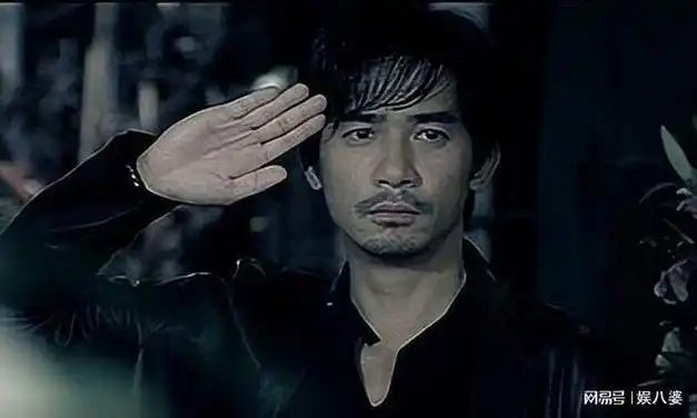 梁朝伟在警匪片《无间道》中饰演一名卧底于"黑帮"之中的警察陈永仁.