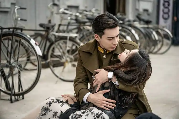 陈欣予,1993年11月24日出生于上海,毕业于上海复旦大学视觉艺术学院.