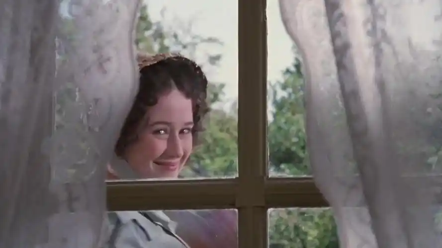 95版 傲慢与偏见 开始偏爱这个lizzy 眼波流转处 不难想像为何达西会