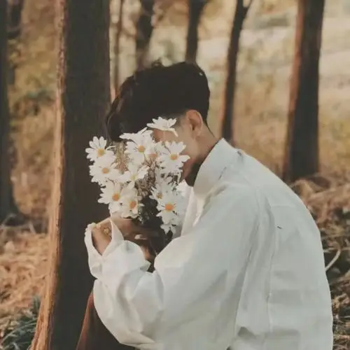 伤感拿花挡脸男生头像图片