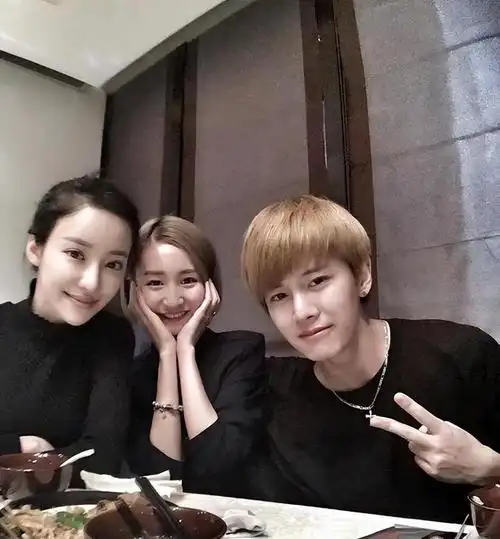 任嘉伦从运动员到明星爆红时公布恋情如今一家三口幸福美满