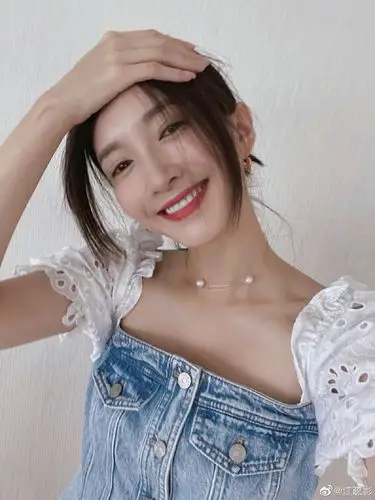 江疏影微博自拍pose过于单一