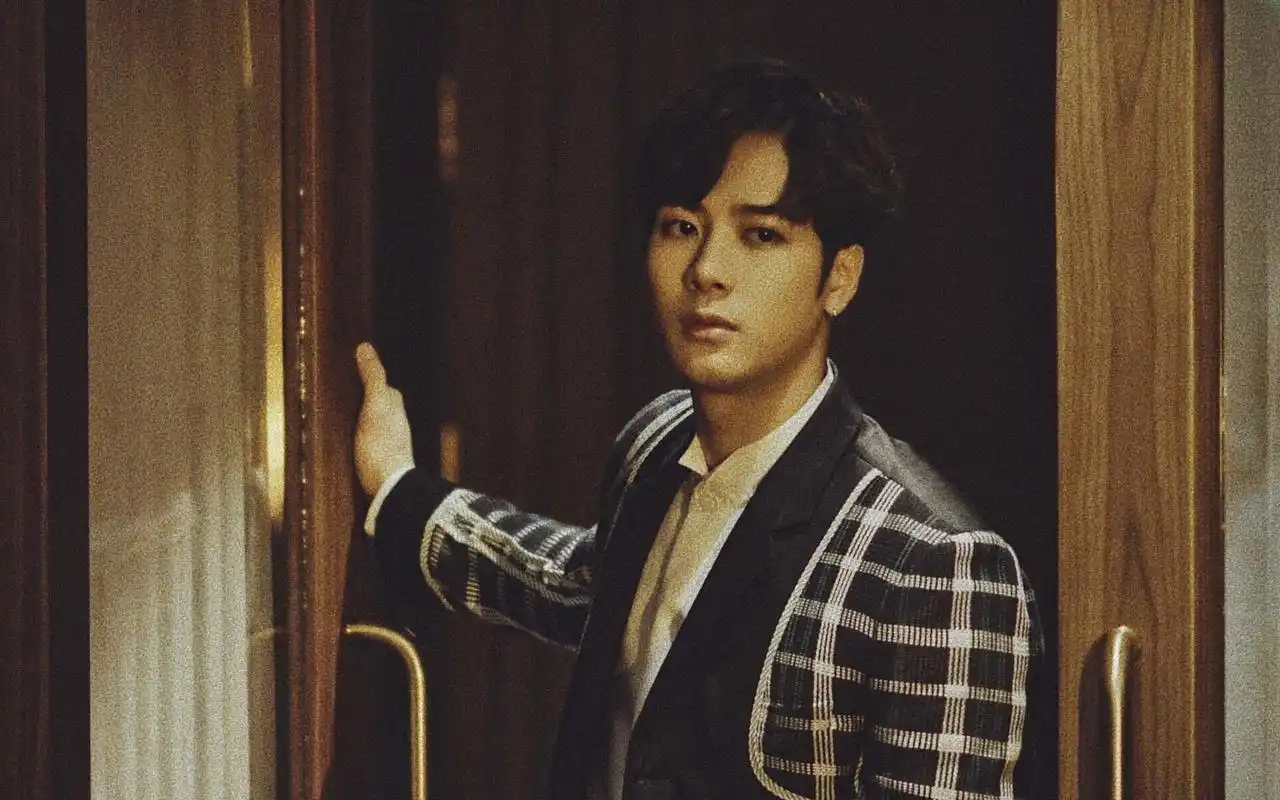 王嘉尔帅气杂志时尚写真图片壁纸高清大图预览1920x1200_大陆明星下载