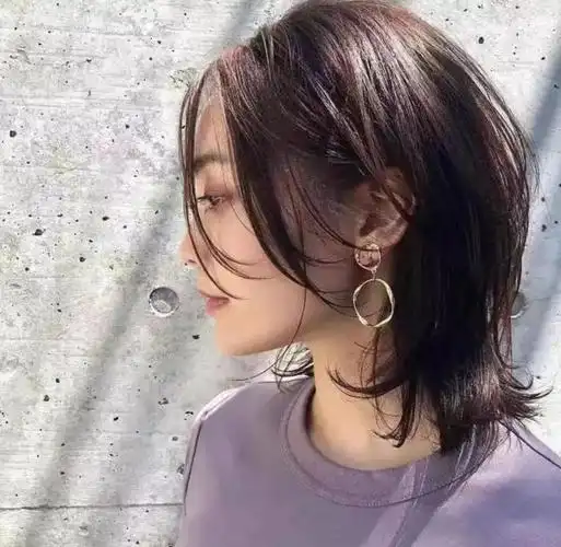 女人上了年纪,可要少烫"大妈卷",今年流行这5款发型,洋气减龄