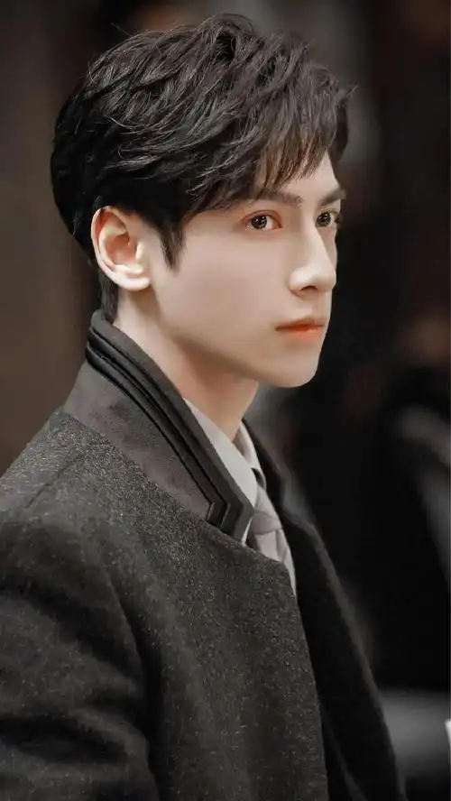 小咕每日安利#小咕今天分享是建模脸罗云熙的侧颜小合集啊,颜值高