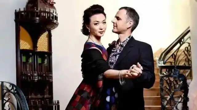 汉斯抱怨与金星结婚十几年,从未有过"正常"生活!