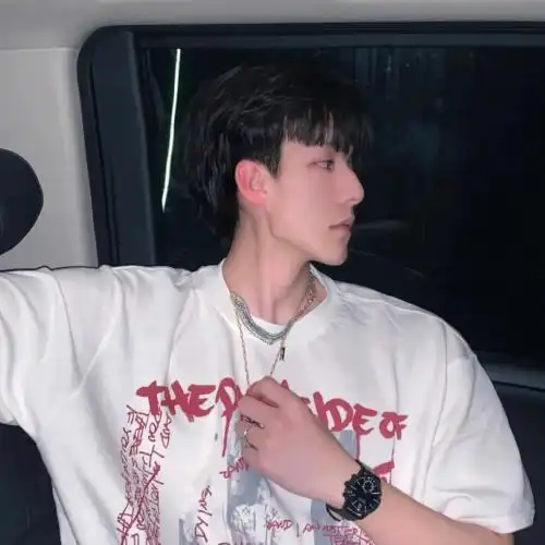 有点冷酷帅气图片帅哥头像