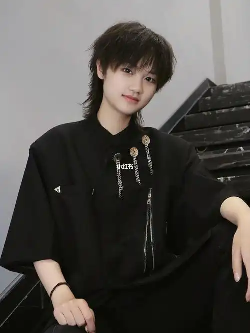 1992轻奢发型设计  #日系发型  #中性风  #狼尾发型