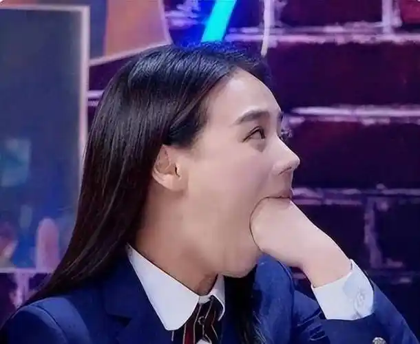 娱乐圈能把拳头塞进嘴里的女艺人,马思纯属于那种骨架比较大的女明星