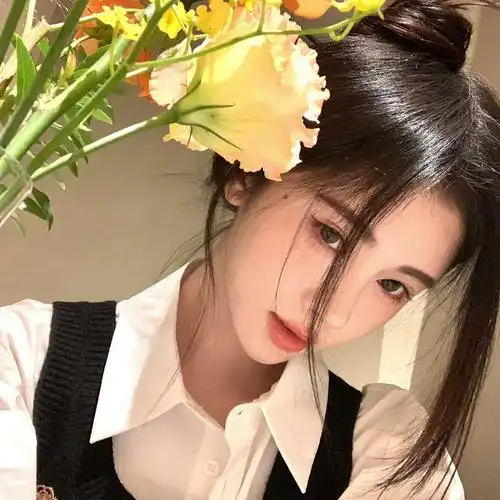 鞠婧祎头像 我可以错过黄昏的末班车,也可以错过四月的樱花季,可以