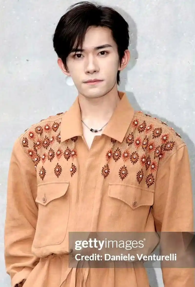 易烊千玺# 外媒镜头下的易烊千玺生图来了.