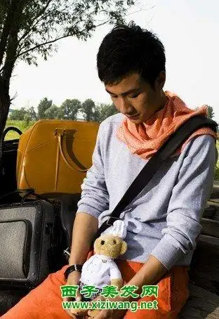 时尚好看文章短发发型图片 示范小男人发型造型技巧(3)