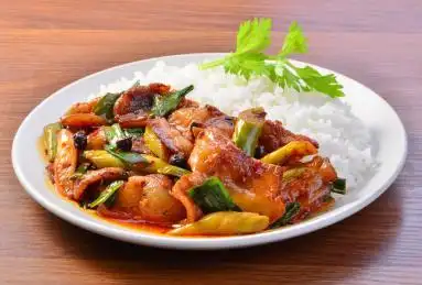 四川经典菜品回锅肉盖浇饭