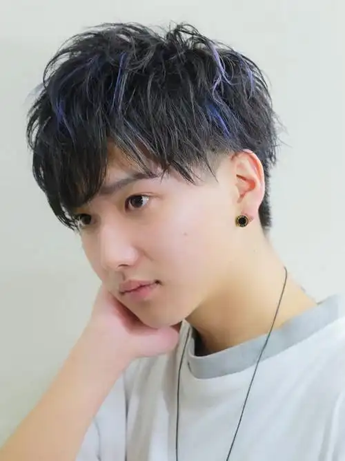 小鲜肉黑色发型怎么剪好看 时尚帅气的男生黑色短发(2)