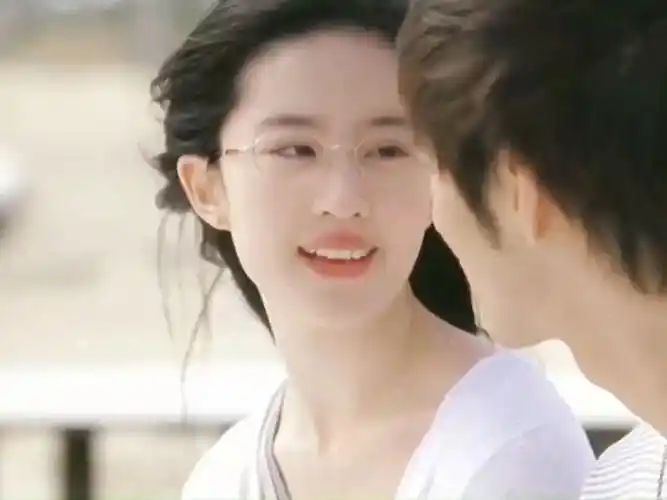 谁能拒绝天仙姐姐刘亦菲呢,半个娱乐圈都是她的迷弟迷妹