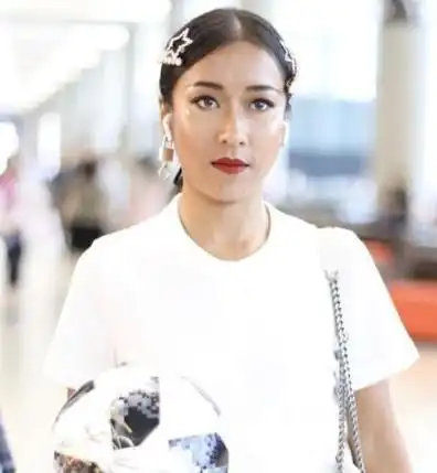 炫富,卖惨,哭穷,当小三,吉克隽逸立了10年的朴实人设终于崩了