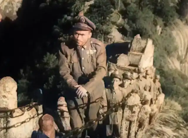 电影《智取华山》故事,两位群演坠崖牺牲,钱壮飞女儿演反派