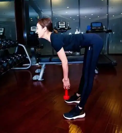 你以为天生丽质的饭能吃几年呢看看这些30当红女星的健身房硬照