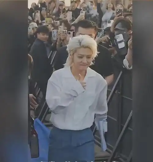 34岁鹿晗带货引热议,脸肿成"老嫂子",网友:撞脸65岁刘雪华