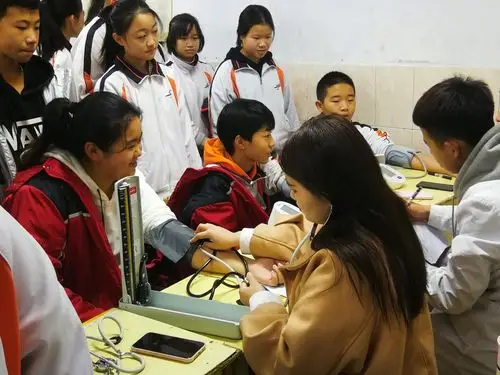 【海港区常态创卫】第二中学组织学生体检(第**期)