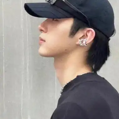 惊艳!这些帅气男生头像让你瞬间心动!