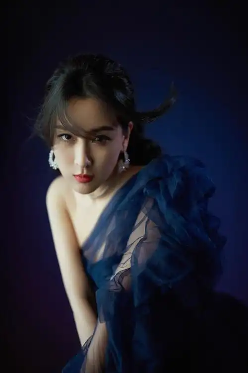 最新行程丨马苏透纱长裙亮相时尚盛典 获"年度时尚闪耀演员"奖项