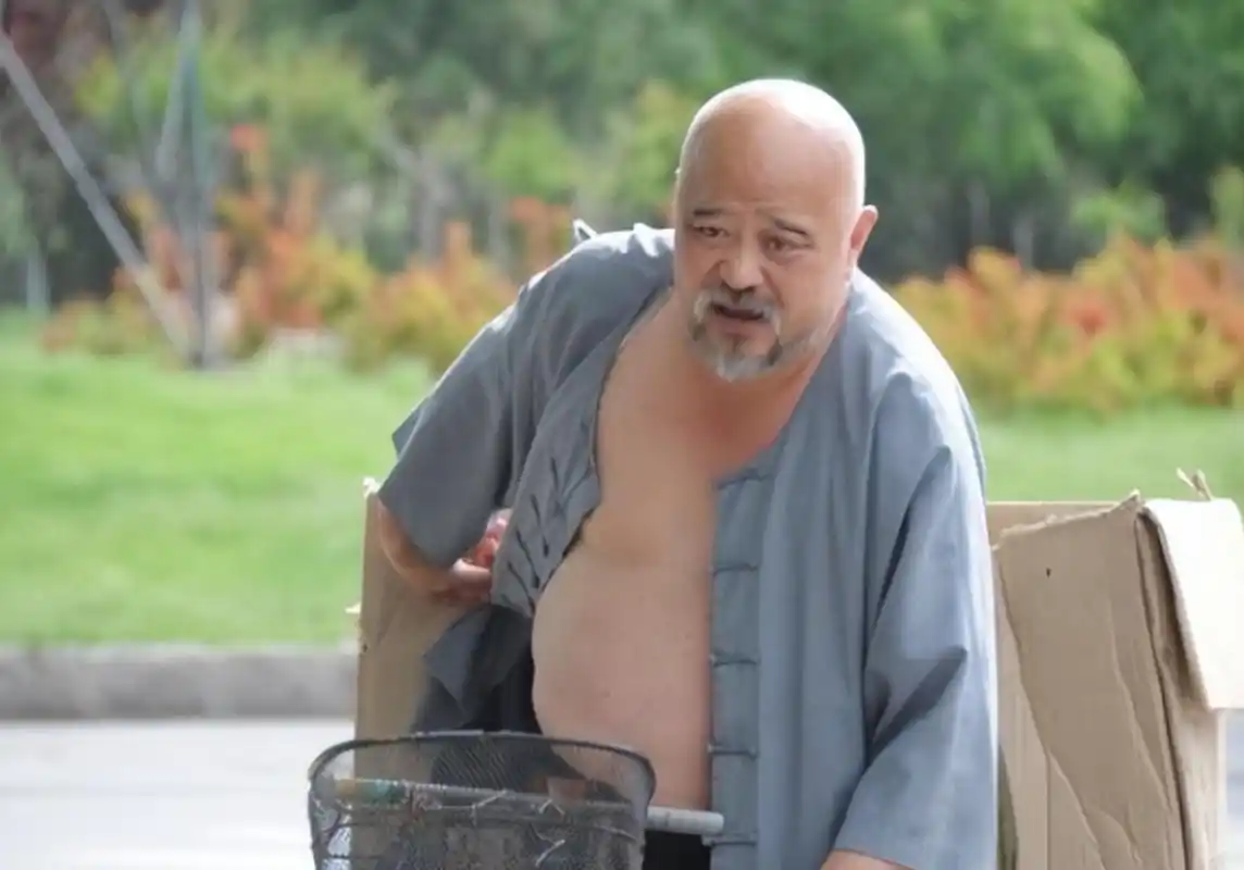 回顾演员李琦:每天2包烟,顿顿8两酒,不顾医生劝诫,如今怎样了