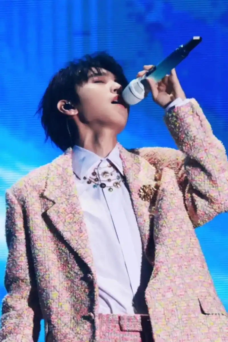 脖子 锁骨 青筋 喉结,王俊凯你根本不知道这对我来说是多大的 - 抖音