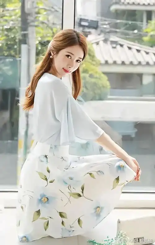 清馨亮丽的时尚裙装搭配靓丽女神不错的着装