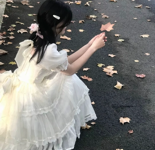 女头丨我从不做飞蛾我是被扑向的火