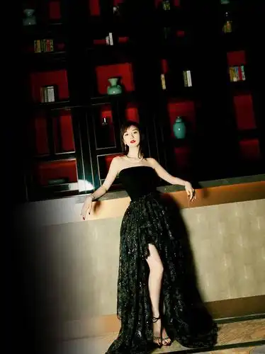 时尚女王毛晓彤,3套晚礼服气场十足,真是高颜值高质感