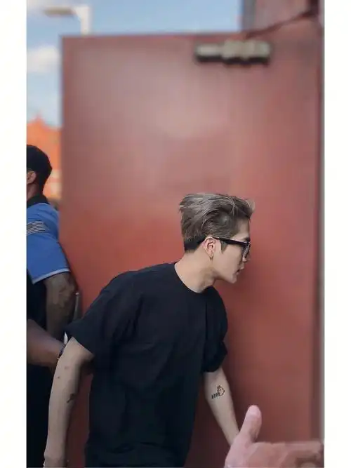 我太喜欢了93(图三是个小姐妹拍的太好看了,借图咯,谢谢)#王嘉尔