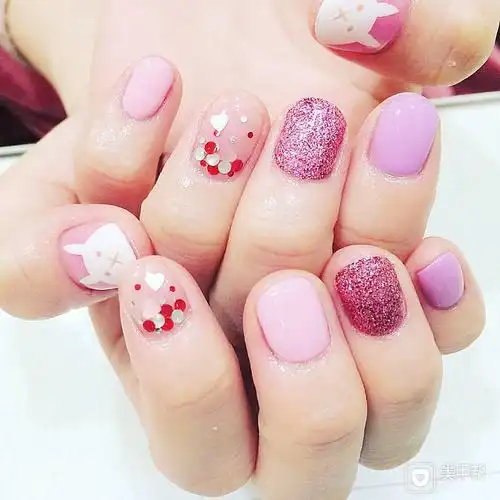 粉色闪粉圆形亮片兔子可爱手绘闪粉美甲美甲图片