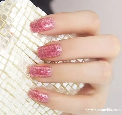 法式温馨唯美时尚粉色可爱简单小清新亮片美甲图片