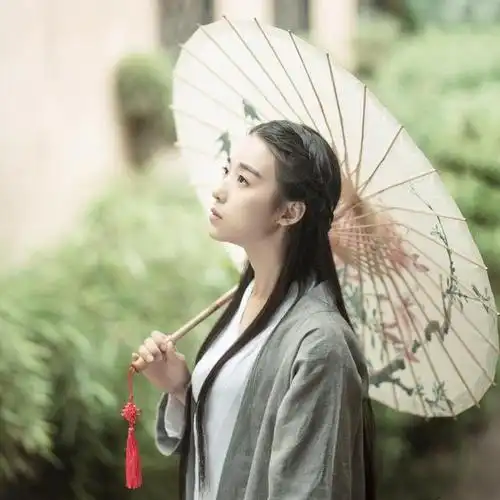 打伞古装真人女生头像图片