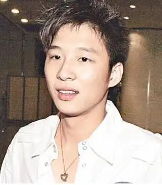 霍启刚弟弟霍启山被禁娶23岁嫩模 只因对方外籍