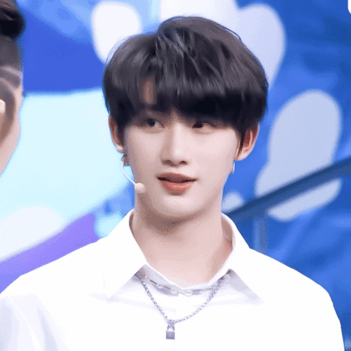 丁程鑫是笑起来会wink的小狐狸呀