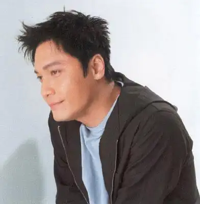 罗嘉良为新剧演奸角 与袁咏仪合演强奸戏(图)