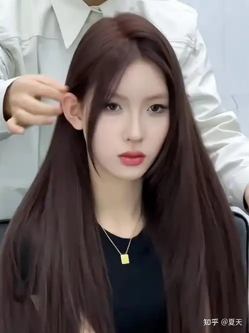 修饰脸部轮廓的八字刘海,减龄层次感中长发,显白质感榛果莓粉色等你来