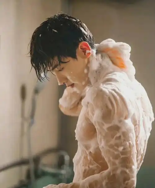 白敬亭的腹肌我真的会斯哈斯哈