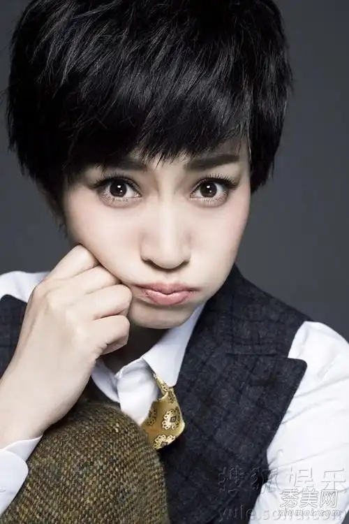 李小冉时尚大片 短发干练帅气【图】