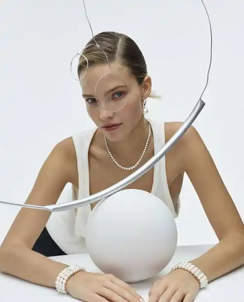 俄罗斯模特兼女演员萨沙·露丝(sasha luss)拍摄的时