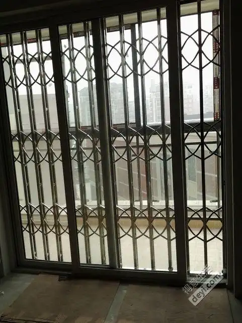 阳台防盗门