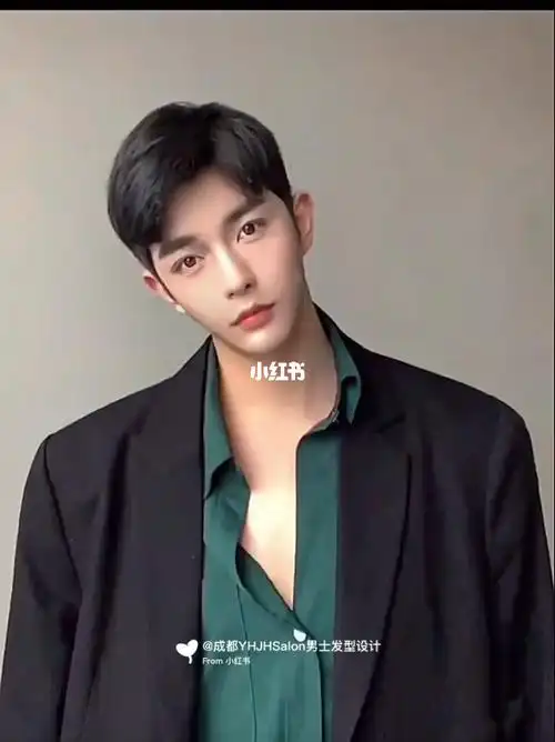 男生三七侧分发型,型男必备发型_发型_男士发型_烫发_型男_纹理烫