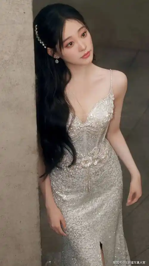 【祝绪丹性感写真壁纸】银色抹胸长裙,美人鱼般婀娜多姿_时尚_气息