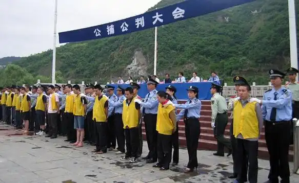 公判,指公开宣判,就是法院在群众大会上向当事人和公众宣布案件的判决