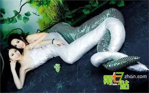 网传巨蟒吞人照巨乳美女野外与蟒激烈肉搏